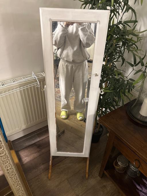 Buy & Sell Romford Havering - Photos for Mirror jewellery stand with cupboard