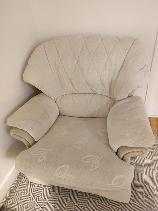 Buy & Sell Knights Enham Test Valley - Photos for Comfy Beige Armchair