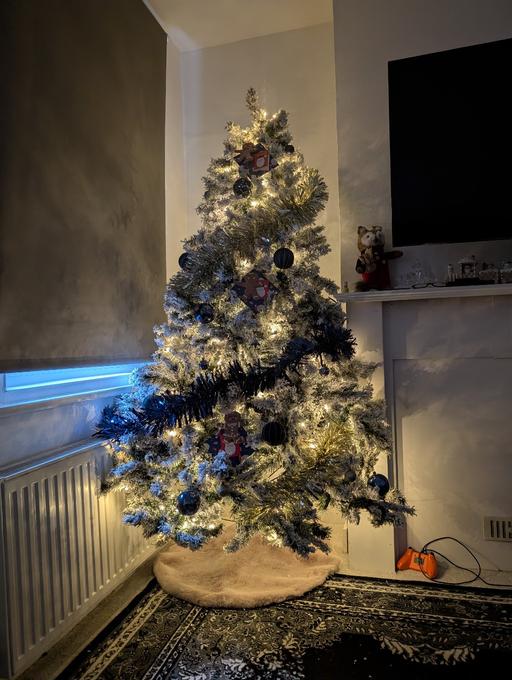 Buy & Sell Barking Barking and Dagenham - Photos for Christmas tree with Snow