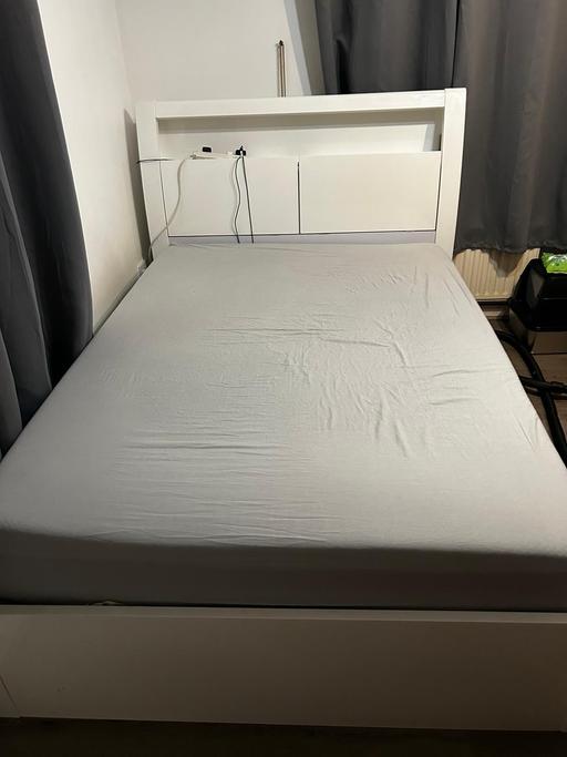 Buy & Sell Bow East London - Photos for WHITE HIGH GLOSS OTTOMAN STORAGE LED BED