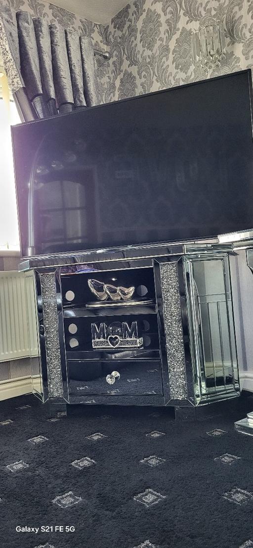 Buy & Sell Bloxwich Walsall - Photos for GLASS T.V UNIT VERY NICE