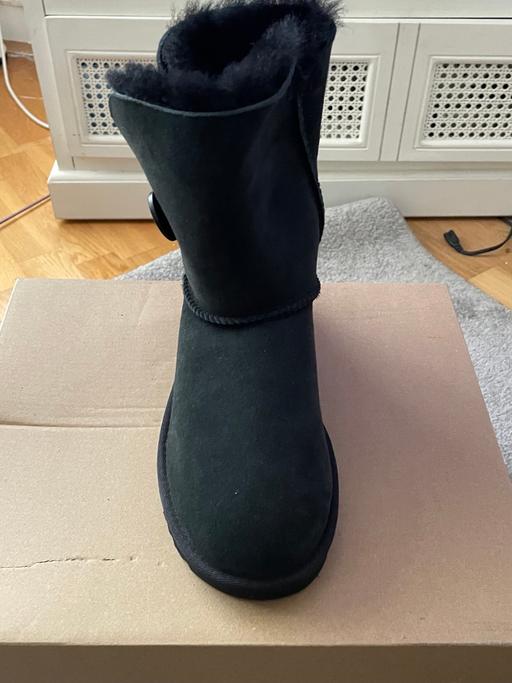 Buy & Sell Kempston Bedford - Photos for Ugg Bailey button black