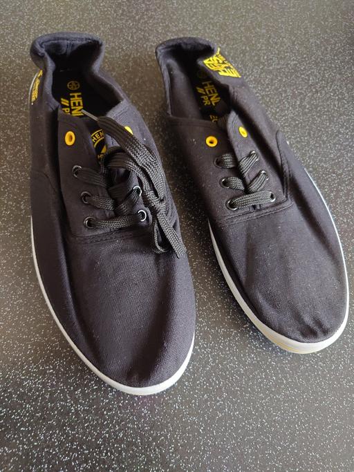 Buy & Sell Woodthorpe Charnwood - Photos for Mens black Henleys plimsolls size 9