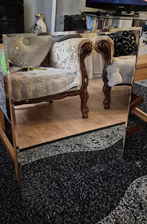 Buy & Sell Woolwich South East London - Photos for Bevelled pain mirror with pre drilled holes