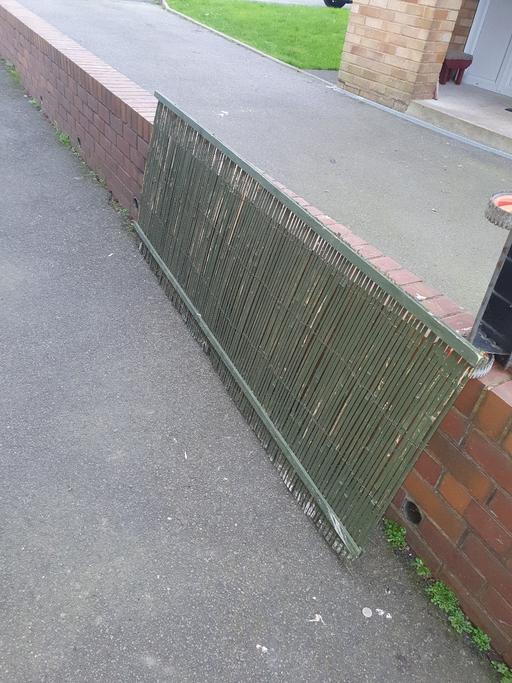 Buy & Sell Pensnett Dudley - Photos for 81 x 36 inch Green Cane Screen & 3ft Planter.