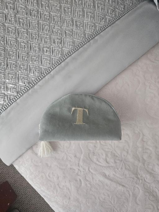 Buy & Sell Newton Doncaster - Photos for Makeup bag, letter T design..small size