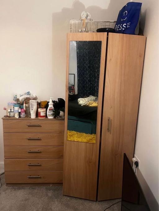 Buy & Sell Plumstead South East London - Photos for Wardrobe and Chester drawers