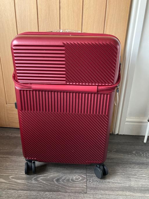 Buy & Sell Sedgley Dudley - Photos for Stunning suitcase