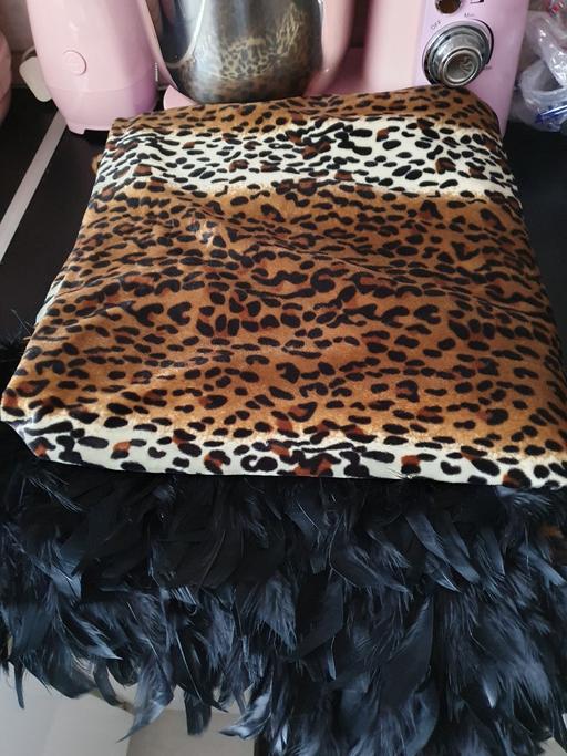 Buy & Sell Upper Gornal Dudley - Photos for velour animal print/feather trim throw