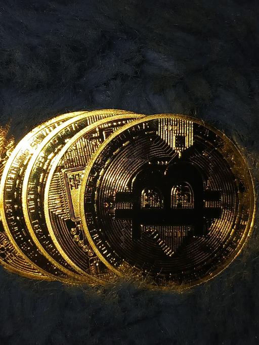 Buy & Sell Keighley Bradford - Photos for 5 Bitcoin pieces- golden Coins