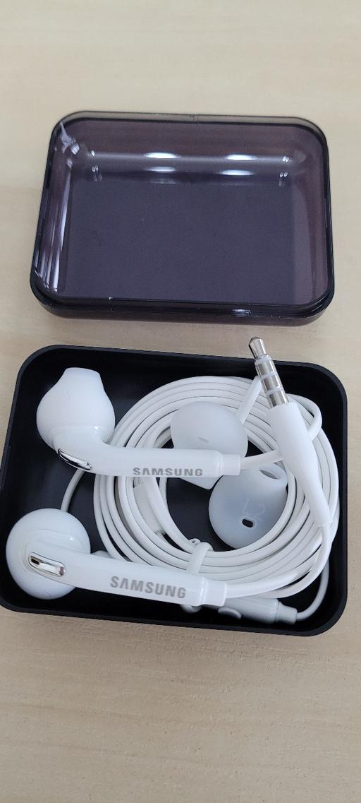 Buy & Sell Great Houghton Barnsley - Photos for New Samsung earbuds