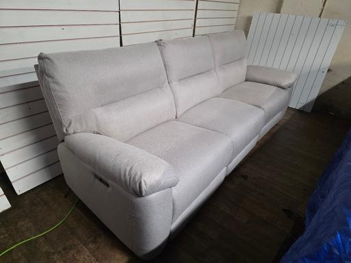 Buy & Sell Newhall Street Birmingham - Photos for dfs light cream 3sester electric recliner NEW
