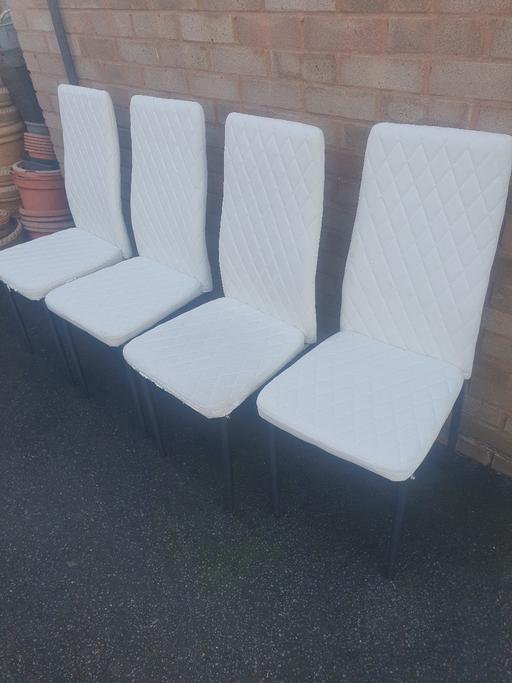 Buy & Sell Gornal Wood Dudley - Photos for 4 White Padded & Chrome Dining Chairs, Decent