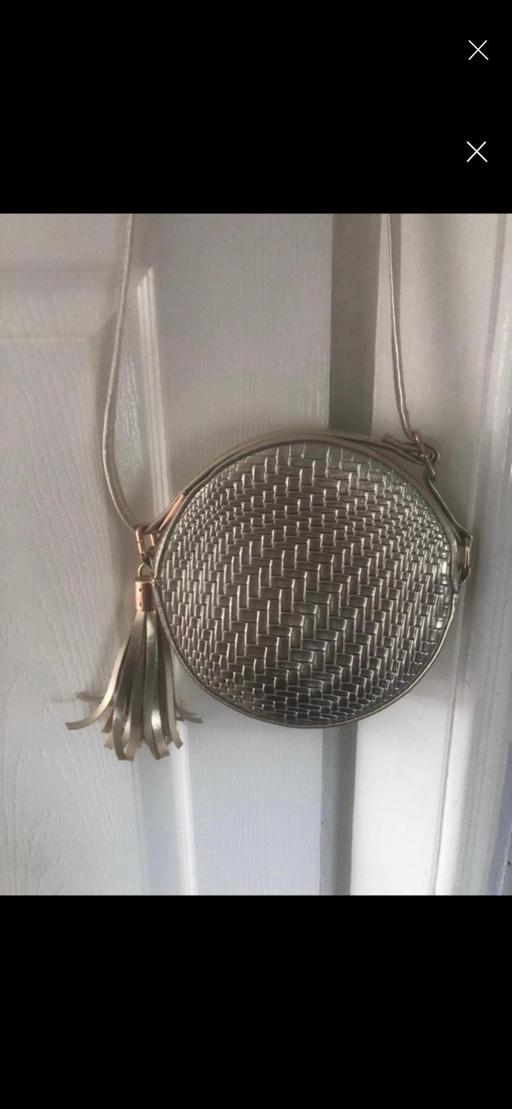 Buy & Sell Walton Liverpool - Photos for Gold cross over bag