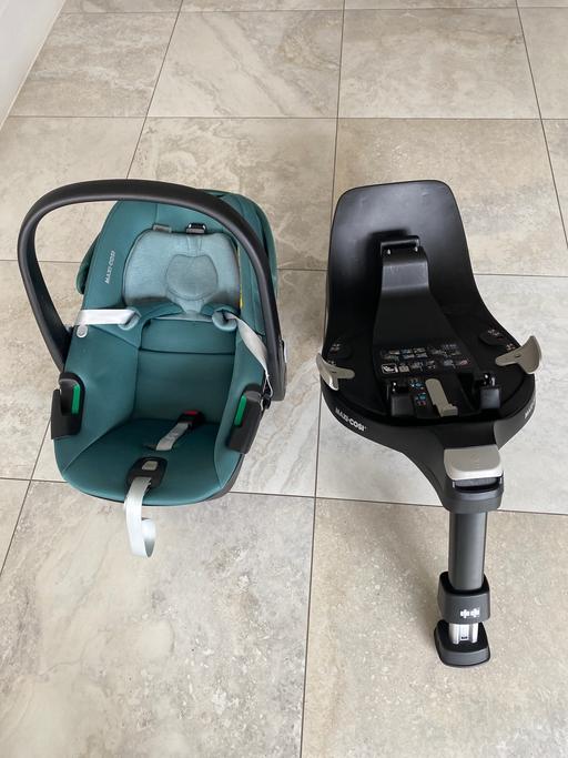 Buy & Sell Epsom Epsom and Ewell - Photos for Rotating isofix car seat base plus car seat