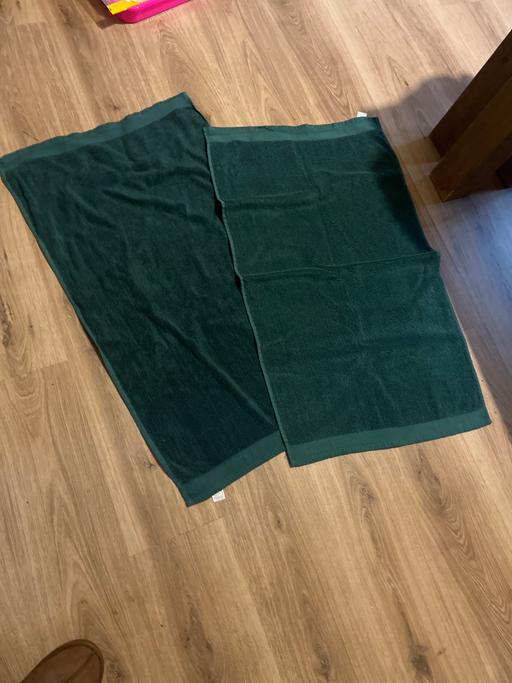 Buy & Sell Conisbrough Doncaster - Photos for X2 forest green hand towels