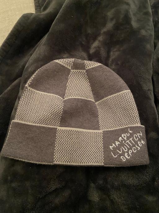 Buy & Sell Well Hall South East London - Photos for Lv beanie