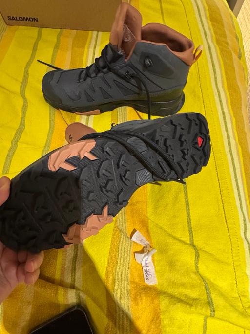 Buy & Sell West Kensington West London - Photos for Salomon walking boots brand new