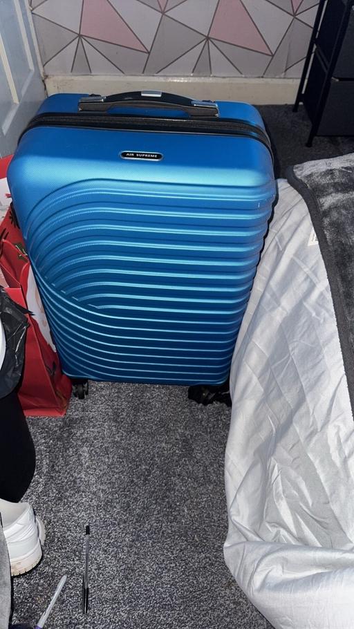 Buy & Sell Wythenshawe Manchester - Photos for Suitecase