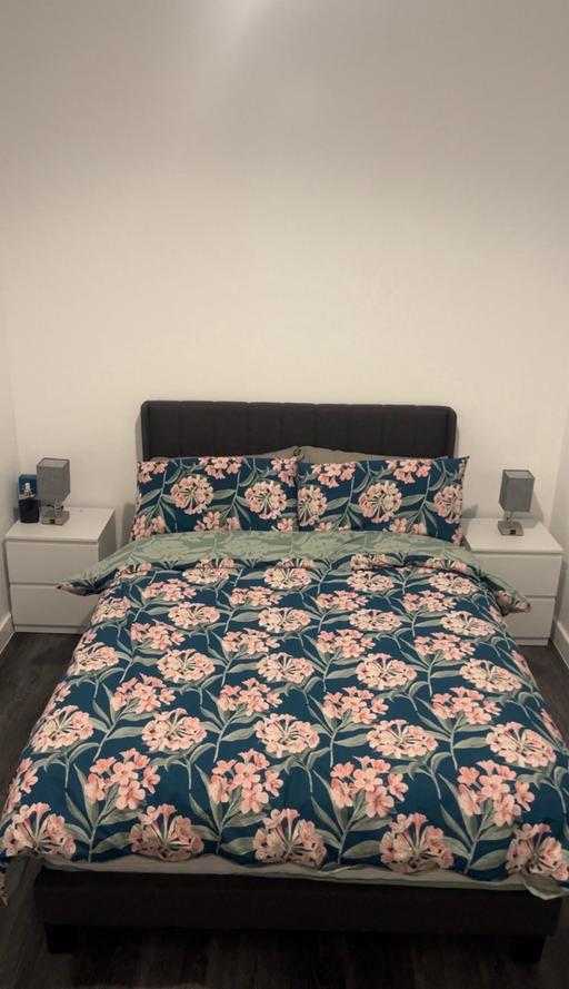 Buy & Sell Hillhouse Industrial Estate South Lanarkshire - Photos for Bed, mattress and 2 side table