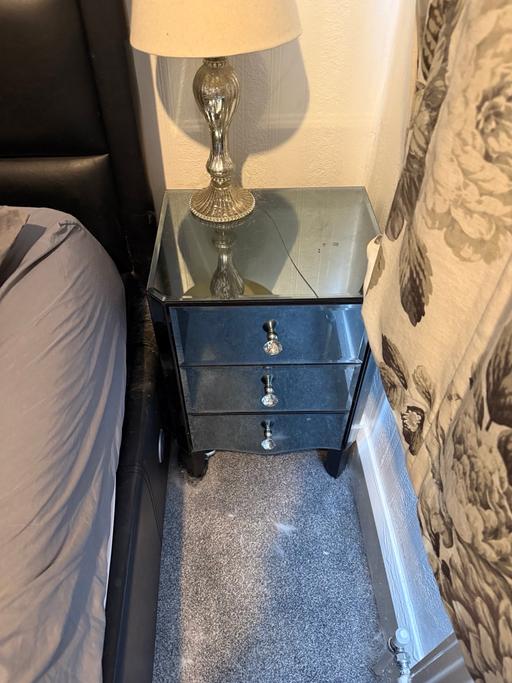 Buy & Sell South Stifford Thurrock - Essex - Photos for Glass chest drawers and bedside tables