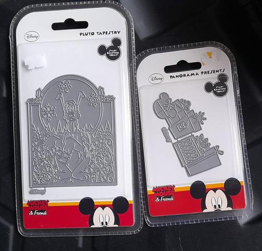 courses Pendeford Wolverhampton - Photos for 2 x Disney cutting dies, Pluto and Presents
