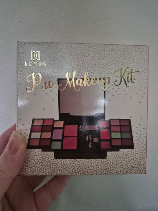 Buy & Sell Crumpsall Manchester - Photos for new Pro Makeup Kit
