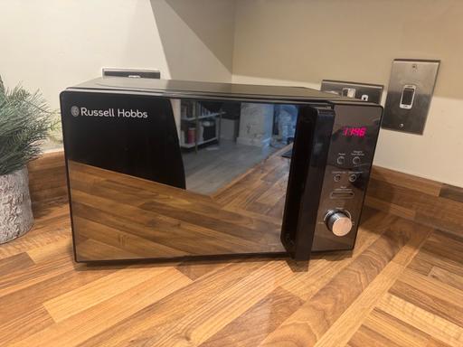 Buy & Sell Barking Barking and Dagenham - Photos for Russell Hobbs Microwave RHM2076B 800W 20L