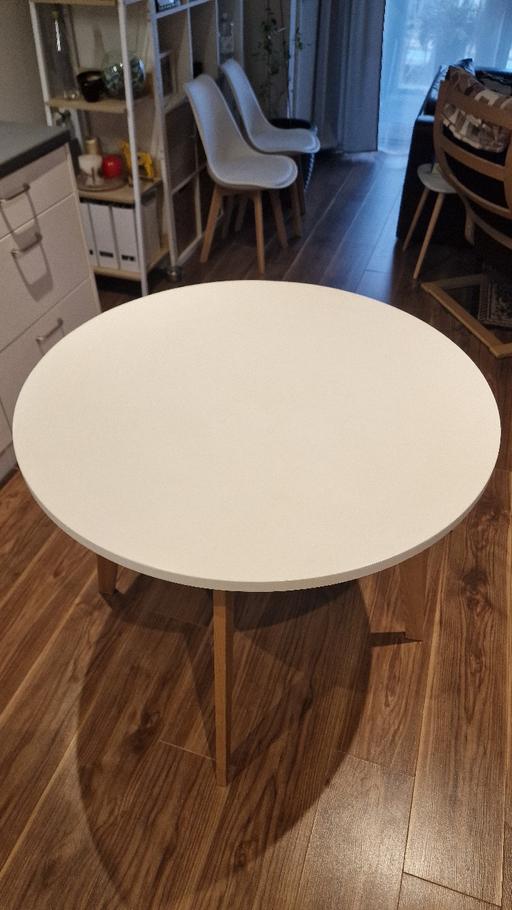 Buy & Sell Tooting Broadway South West London - Photos for ROUND DINNING TABLE