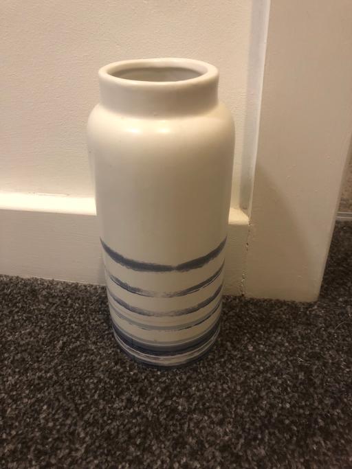 Buy & Sell Rainstorth Rotherham - Photos for Vase