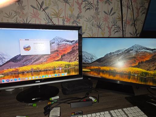 Buy & Sell Barbican Central London - Photos for powermac 2009 with 2 monitors.