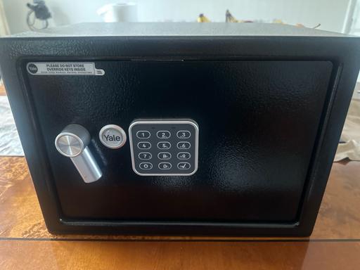 Buy & Sell Queensbury North West London - Photos for Yale 350mm Medium Digital Safe with Key also