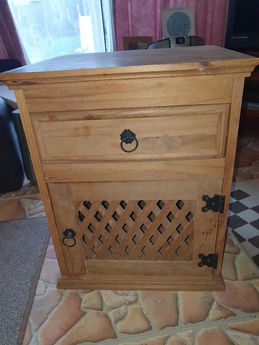 Buy & Sell Pensnett Dudley - Photos for 25 x 20 x 17 inch , Wooden Bedside Cupboard ,