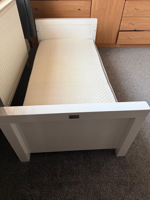 Buy & Sell Gravesend Gravesham - Photos for Silver Cross Notting Hill Cot Bed & Matress