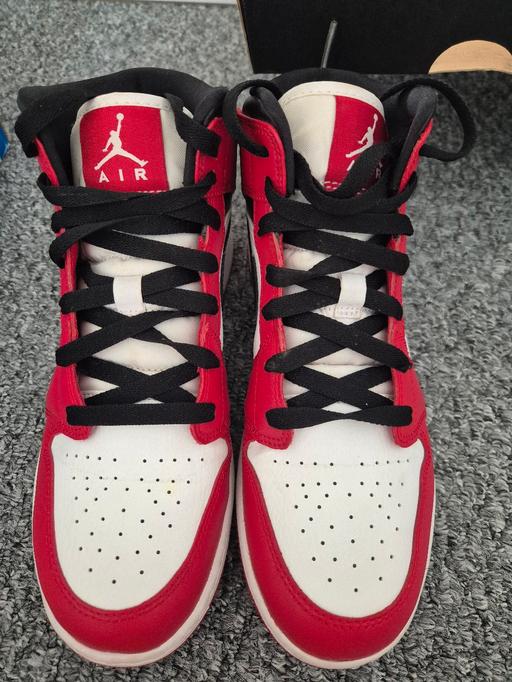Buy & Sell Willenhall Walsall - Photos for Nike Air Jordan 1 Mid. Size 6