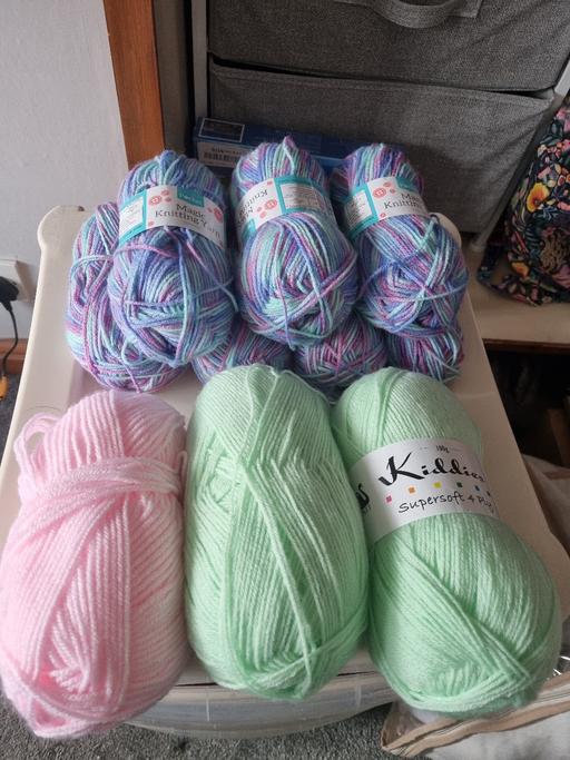 courses Pendeford Wolverhampton - Photos for 6balls dk wool 2balls 4ply 1 pink dk new
