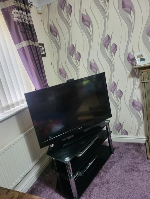 Buy & Sell Healey Rochdale - Photos for Toshiba TV. 40 inch. Comes with TV unit