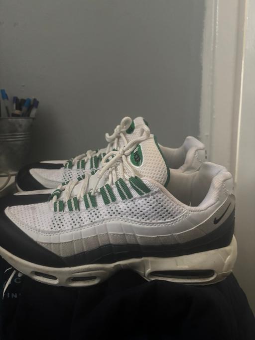 Buy & Sell Thornhill Kirklees - Photos for Nike air trainers