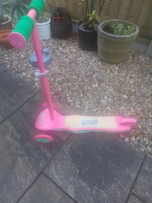 Buy & Sell Streetly Walsall - Photos for OZBOSS LIGHT BURST SCOOTER