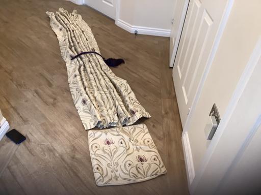 Buy & Sell Sheffield City Centre Sheffield - Photos for 2 pairs curtain + 3 cushion covers