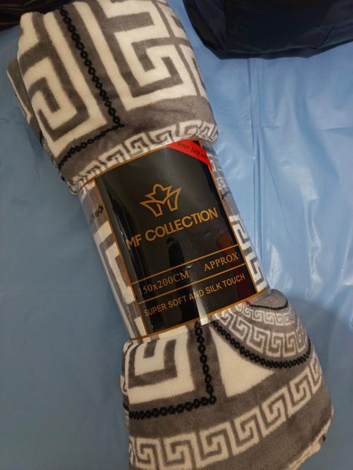 Buy & Sell Dalton Rotherham - Photos for throw