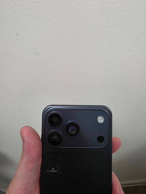 Buy & Sell Isel Cumberland - Photos for 17pro max