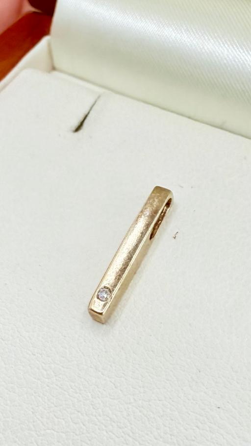 Buy & Sell Harrow on the Hill North West London - Photos for Fine 9ct Gold Minimalist Diamond Bar Pendant