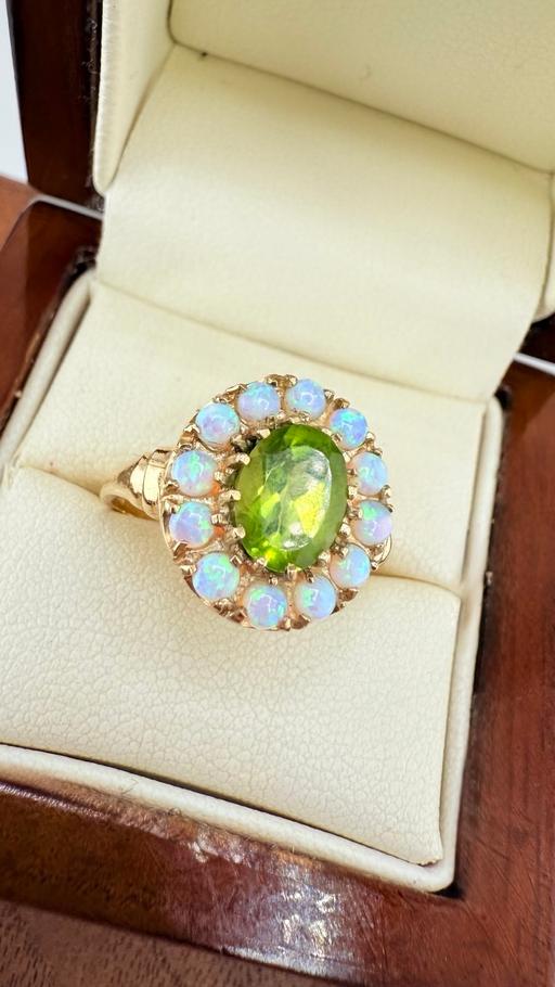 Buy & Sell Harrow on the Hill North West London - Photos for Fine 9ct Gold Peridot and Opal Cluster Ring