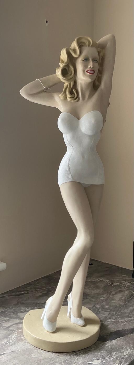 Buy & Sell New Tupton Chesterfield - Photos for Vintage Plaster 3 ft high female figure