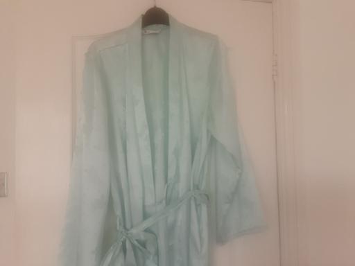 Buy & Sell Bolton-Upon-Dearne Barnsley - Photos for ladies size 16 silky dressing gown