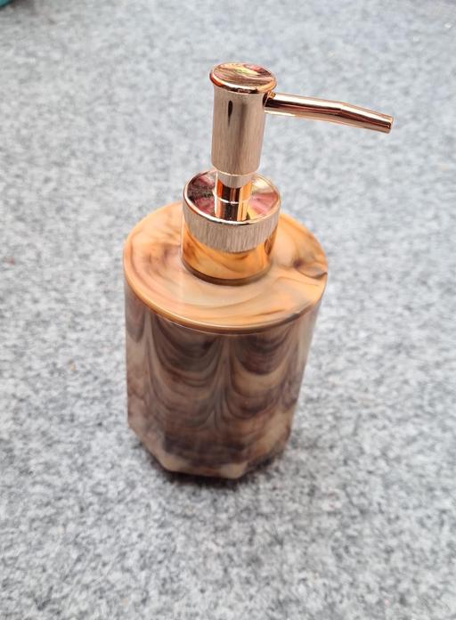 Buy & Sell Yardley Birmingham - Photos for Marble Effect Soap Dispenser with Gold Pump