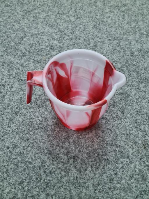 Buy & Sell Yardley Birmingham - Photos for Red and White Marbled Plastic Measuring Cup