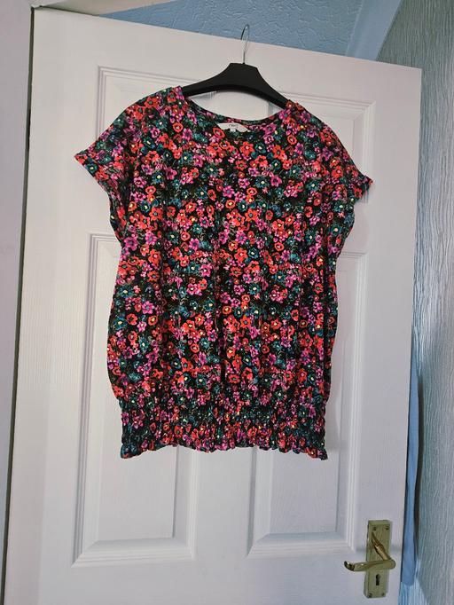 Buy & Sell Newton Doncaster - Photos for Summer top, size 16..like new.