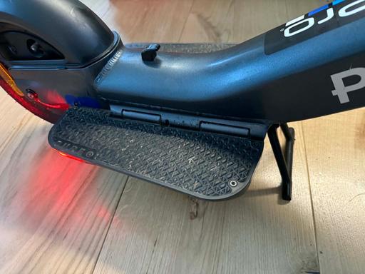 Vehicles Knaphill Woking - Photos for Pure advance + electric scooter